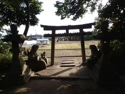 雲甘寺坐楢本神社の鳥居