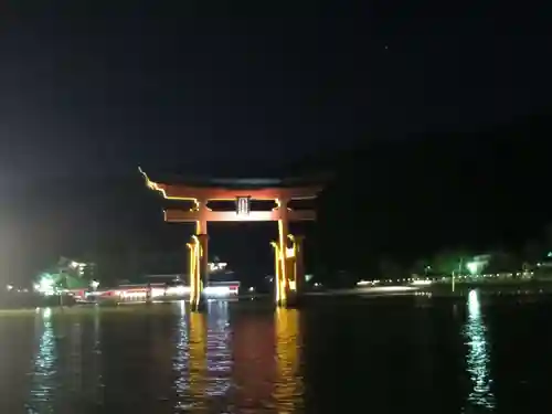 厳島神社の鳥居