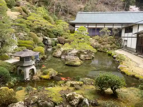 久遠寺の庭園