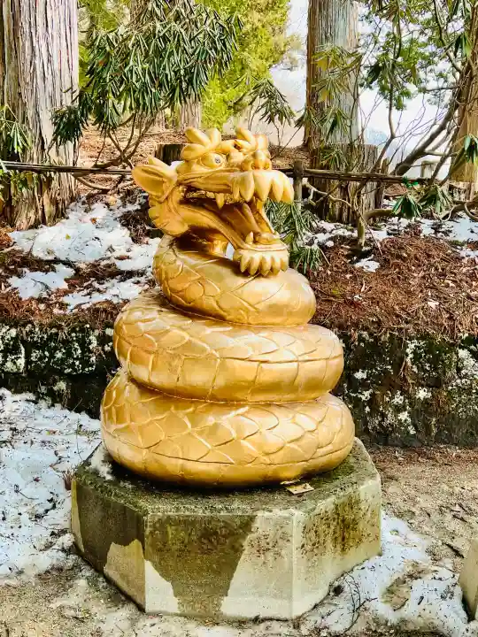 日光二荒山神社中宮祠の{uncategorized: "未分類", other: "その他", undefined: "問題あり", building: "その他建物", grave: "お墓", sacred_gate: "鳥居", guardian: "狛犬", statue: "像", buddha: "仏像", history: "歴史", nature: "自然", garden: "庭園", animal: "動物", pagoda: "塔", temizu: "手水舎", mountain_gate: "山門・神門", sanctuary: "本殿・本堂", subordinate: "末社・摂社", art: "芸術", scenery: "景色", jizo: "地蔵", ema: "絵馬", goshuin: "御朱印", omikuji: "おみくじ", items: "授与品その他", amulet: "お守り", goshuincho: "御朱印帳", eats: "食事", festival: "お祭り", votive_dance: "神楽", shichigosan: "七五三参", wedding: "結婚式", experience: "体験その他", initially: "初詣", around: "周辺", anti_infection: "感染症対策"}