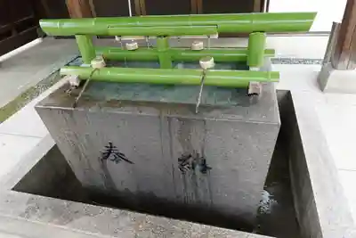 西宮成田山円満寺（圓満寺）の手水舎