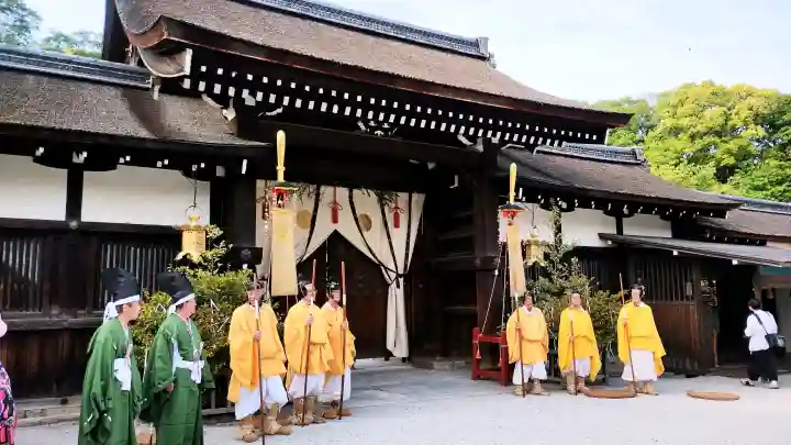 賀茂御祖神社(下鴨神社)の{uncategorized: "未分類", other: "その他", undefined: "問題あり", building: "その他建物", grave: "お墓", sacred_gate: "鳥居", guardian: "狛犬", statue: "像", buddha: "仏像", history: "歴史", nature: "自然", garden: "庭園", animal: "動物", pagoda: "塔", temizu: "手水舎", mountain_gate: "山門・神門", sanctuary: "本殿・本堂", subordinate: "末社・摂社", art: "芸術", scenery: "景色", jizo: "地蔵", ema: "絵馬", goshuin: "御朱印", omikuji: "おみくじ", items: "授与品その他", amulet: "お守り", goshuincho: "御朱印帳", eats: "食事", festival: "お祭り", votive_dance: "神楽", shichigosan: "七五三参", wedding: "結婚式", experience: "体験その他", initially: "初詣", around: "周辺", anti_infection: "感染症対策"}