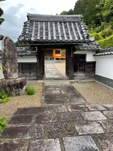 持経寺の山門