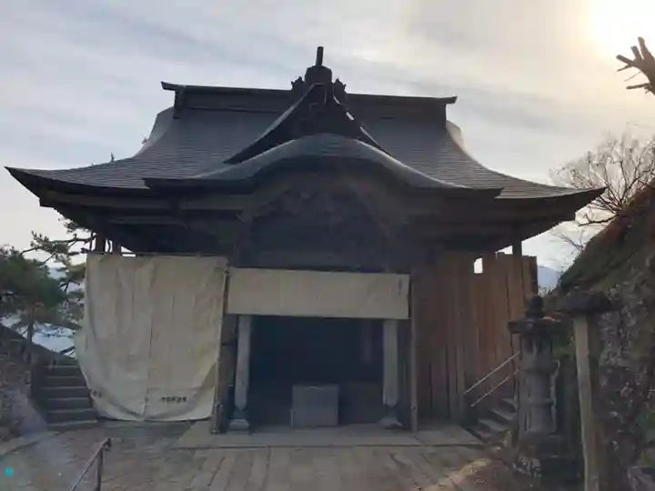 宝珠山 立石寺の本殿・本堂