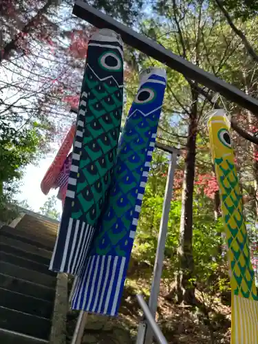 滑川神社 - 仕事と子どもの守り神の{uncategorized: "未分類", other: "その他", undefined: "問題あり", building: "その他建物", grave: "お墓", sacred_gate: "鳥居", guardian: "狛犬", statue: "像", buddha: "仏像", history: "歴史", nature: "自然", garden: "庭園", animal: "動物", pagoda: "塔", temizu: "手水舎", mountain_gate: "山門・神門", sanctuary: "本殿・本堂", subordinate: "末社・摂社", art: "芸術", scenery: "景色", jizo: "地蔵", ema: "絵馬", goshuin: "御朱印", omikuji: "おみくじ", items: "授与品その他", amulet: "お守り", goshuincho: "御朱印帳", eats: "食事", festival: "お祭り", votive_dance: "神楽", shichigosan: "七五三参", wedding: "結婚式", experience: "体験その他", initially: "初詣", around: "周辺", anti_infection: "感染症対策"}