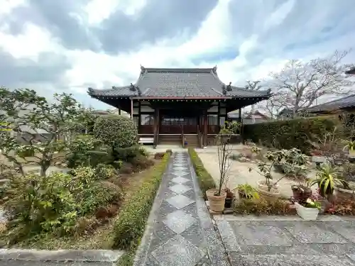 円重寺の{uncategorized: "未分類", other: "その他", undefined: "問題あり", building: "その他建物", grave: "お墓", sacred_gate: "鳥居", guardian: "狛犬", statue: "像", buddha: "仏像", history: "歴史", nature: "自然", garden: "庭園", animal: "動物", pagoda: "塔", temizu: "手水舎", mountain_gate: "山門・神門", sanctuary: "本殿・本堂", subordinate: "末社・摂社", art: "芸術", scenery: "景色", jizo: "地蔵", ema: "絵馬", goshuin: "御朱印", omikuji: "おみくじ", items: "授与品その他", amulet: "お守り", goshuincho: "御朱印帳", eats: "食事", festival: "お祭り", votive_dance: "神楽", shichigosan: "七五三参", wedding: "結婚式", experience: "体験その他", initially: "初詣", around: "周辺", anti_infection: "感染症対策"}