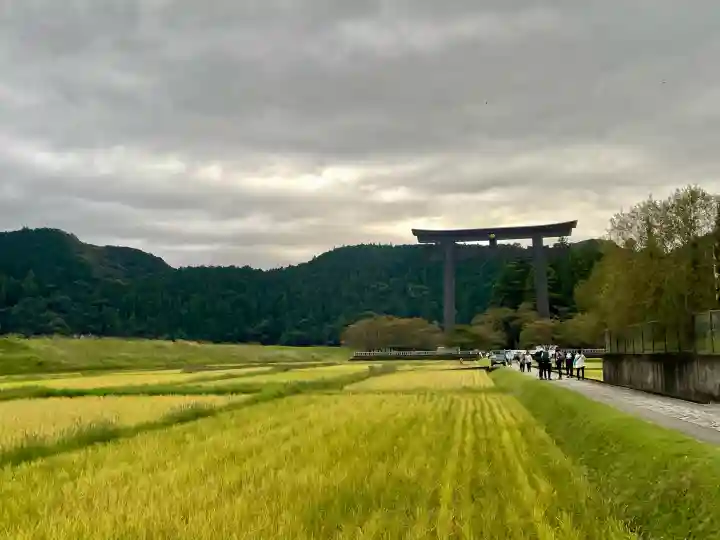 大斎原(熊野本宮大社旧社地)の{uncategorized: "未分類", other: "その他", undefined: "問題あり", building: "その他建物", grave: "お墓", sacred_gate: "鳥居", guardian: "狛犬", statue: "像", buddha: "仏像", history: "歴史", nature: "自然", garden: "庭園", animal: "動物", pagoda: "塔", temizu: "手水舎", mountain_gate: "山門・神門", sanctuary: "本殿・本堂", subordinate: "末社・摂社", art: "芸術", scenery: "景色", jizo: "地蔵", ema: "絵馬", goshuin: "御朱印", omikuji: "おみくじ", items: "授与品その他", amulet: "お守り", goshuincho: "御朱印帳", eats: "食事", festival: "お祭り", votive_dance: "神楽", shichigosan: "七五三参", wedding: "結婚式", experience: "体験その他", initially: "初詣", around: "周辺", anti_infection: "感染症対策"}