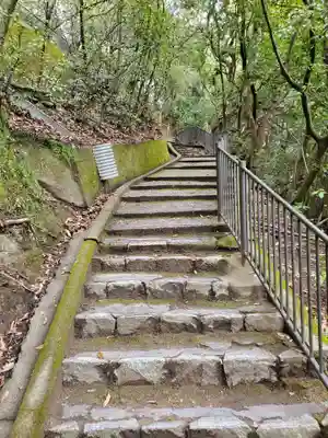 白々龍神の周辺