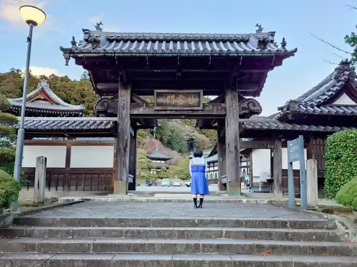久遠寺の山門・神門