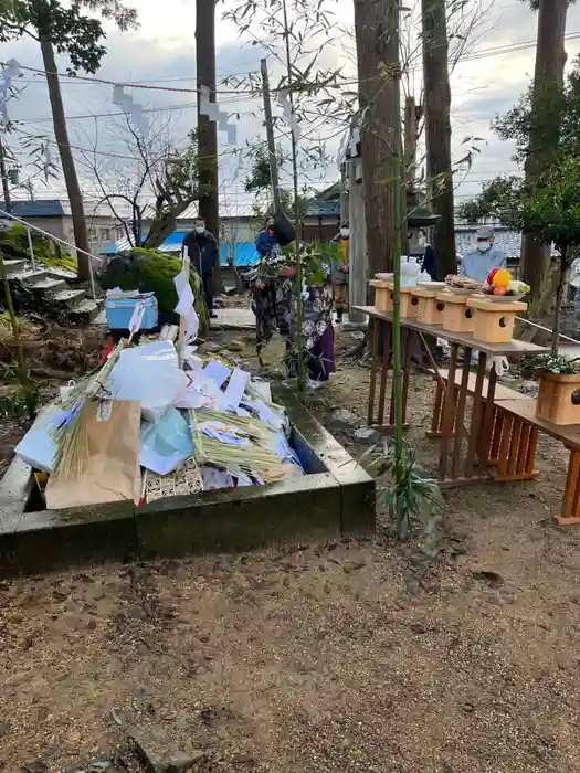 飯部磐座神社の建物その他