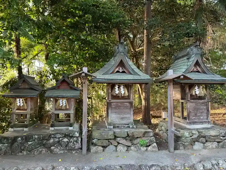 御霊神社本宮の{uncategorized: "未分類", other: "その他", undefined: "問題あり", building: "その他建物", grave: "お墓", sacred_gate: "鳥居", guardian: "狛犬", statue: "像", buddha: "仏像", history: "歴史", nature: "自然", garden: "庭園", animal: "動物", pagoda: "塔", temizu: "手水舎", mountain_gate: "山門・神門", sanctuary: "本殿・本堂", subordinate: "末社・摂社", art: "芸術", scenery: "景色", jizo: "地蔵", ema: "絵馬", goshuin: "御朱印", omikuji: "おみくじ", items: "授与品その他", amulet: "お守り", goshuincho: "御朱印帳", eats: "食事", festival: "お祭り", votive_dance: "神楽", shichigosan: "七五三参", wedding: "結婚式", experience: "体験その他", initially: "初詣", around: "周辺", anti_infection: "感染症対策"}