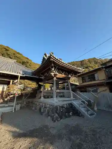 長楽寺の{uncategorized: "未分類", other: "その他", undefined: "問題あり", building: "その他建物", grave: "お墓", sacred_gate: "鳥居", guardian: "狛犬", statue: "像", buddha: "仏像", history: "歴史", nature: "自然", garden: "庭園", animal: "動物", pagoda: "塔", temizu: "手水舎", mountain_gate: "山門・神門", sanctuary: "本殿・本堂", subordinate: "末社・摂社", art: "芸術", scenery: "景色", jizo: "地蔵", ema: "絵馬", goshuin: "御朱印", omikuji: "おみくじ", items: "授与品その他", amulet: "お守り", goshuincho: "御朱印帳", eats: "食事", festival: "お祭り", votive_dance: "神楽", shichigosan: "七五三参", wedding: "結婚式", experience: "体験その他", initially: "初詣", around: "周辺", anti_infection: "感染症対策"}