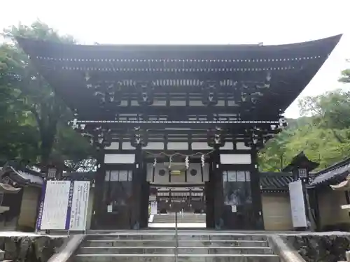 松尾大社の山門・神門