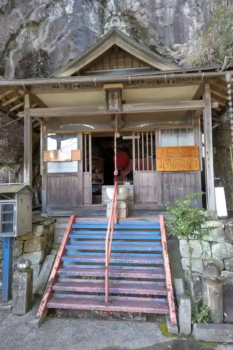 岩屋観音堂(岐阜県坂祝町)の本殿・本堂