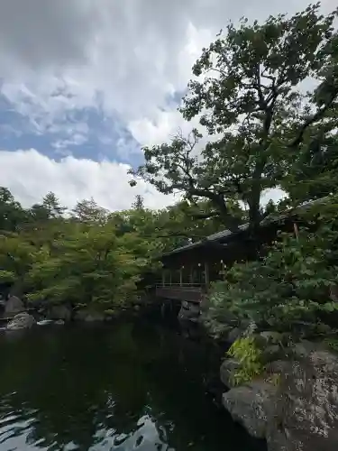 寒川神社の{uncategorized: "未分類", other: "その他", undefined: "問題あり", building: "その他建物", grave: "お墓", sacred_gate: "鳥居", guardian: "狛犬", statue: "像", buddha: "仏像", history: "歴史", nature: "自然", garden: "庭園", animal: "動物", pagoda: "塔", temizu: "手水舎", mountain_gate: "山門・神門", sanctuary: "本殿・本堂", subordinate: "末社・摂社", art: "芸術", scenery: "景色", jizo: "地蔵", ema: "絵馬", goshuin: "御朱印", omikuji: "おみくじ", items: "授与品その他", amulet: "お守り", goshuincho: "御朱印帳", eats: "食事", festival: "お祭り", votive_dance: "神楽", shichigosan: "七五三参", wedding: "結婚式", experience: "体験その他", initially: "初詣", around: "周辺", anti_infection: "感染症対策"}