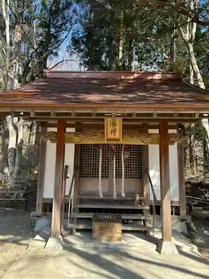 湯神神社の{uncategorized: "未分類", other: "その他", undefined: "問題あり", building: "その他建物", grave: "お墓", sacred_gate: "鳥居", guardian: "狛犬", statue: "像", buddha: "仏像", history: "歴史", nature: "自然", garden: "庭園", animal: "動物", pagoda: "塔", temizu: "手水舎", mountain_gate: "山門・神門", sanctuary: "本殿・本堂", subordinate: "末社・摂社", art: "芸術", scenery: "景色", jizo: "地蔵", ema: "絵馬", goshuin: "御朱印", omikuji: "おみくじ", items: "授与品その他", amulet: "お守り", goshuincho: "御朱印帳", eats: "食事", festival: "お祭り", votive_dance: "神楽", shichigosan: "七五三参", wedding: "結婚式", experience: "体験その他", initially: "初詣", around: "周辺", anti_infection: "感染症対策"}