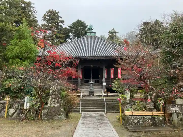 石峯寺の本殿・本堂