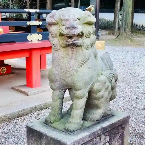 六所神社の狛犬