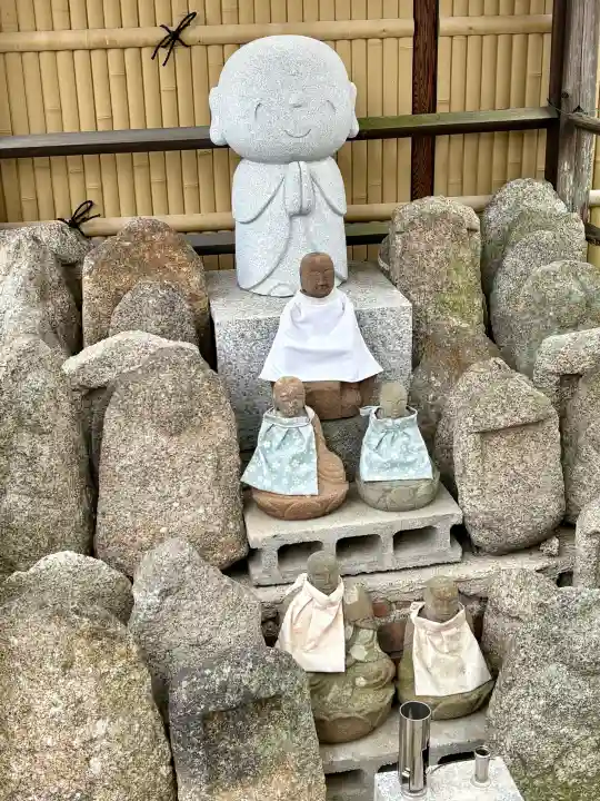 松本山 地福禅寺の{uncategorized: "未分類", other: "その他", undefined: "問題あり", building: "その他建物", grave: "お墓", sacred_gate: "鳥居", guardian: "狛犬", statue: "像", buddha: "仏像", history: "歴史", nature: "自然", garden: "庭園", animal: "動物", pagoda: "塔", temizu: "手水舎", mountain_gate: "山門・神門", sanctuary: "本殿・本堂", subordinate: "末社・摂社", art: "芸術", scenery: "景色", jizo: "地蔵", ema: "絵馬", goshuin: "御朱印", omikuji: "おみくじ", items: "授与品その他", amulet: "お守り", goshuincho: "御朱印帳", eats: "食事", festival: "お祭り", votive_dance: "神楽", shichigosan: "七五三参", wedding: "結婚式", experience: "体験その他", initially: "初詣", around: "周辺", anti_infection: "感染症対策"}