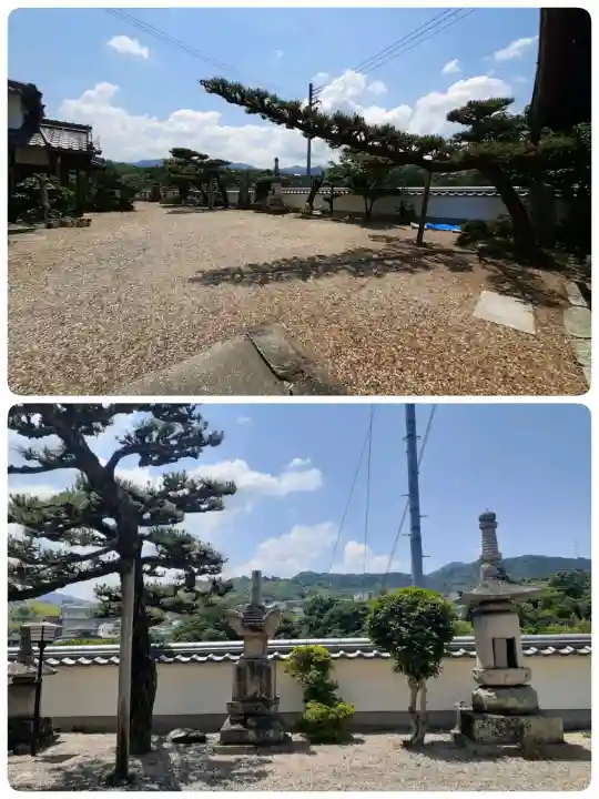 遍照寺の{uncategorized: "未分類", other: "その他", undefined: "問題あり", building: "その他建物", grave: "お墓", sacred_gate: "鳥居", guardian: "狛犬", statue: "像", buddha: "仏像", history: "歴史", nature: "自然", garden: "庭園", animal: "動物", pagoda: "塔", temizu: "手水舎", mountain_gate: "山門・神門", sanctuary: "本殿・本堂", subordinate: "末社・摂社", art: "芸術", scenery: "景色", jizo: "地蔵", ema: "絵馬", goshuin: "御朱印", omikuji: "おみくじ", items: "授与品その他", amulet: "お守り", goshuincho: "御朱印帳", eats: "食事", festival: "お祭り", votive_dance: "神楽", shichigosan: "七五三参", wedding: "結婚式", experience: "体験その他", initially: "初詣", around: "周辺", anti_infection: "感染症対策"}