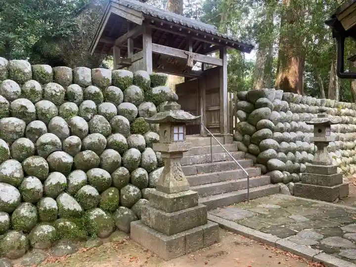 飛鳥神社の{uncategorized: "未分類", other: "その他", undefined: "問題あり", building: "その他建物", grave: "お墓", sacred_gate: "鳥居", guardian: "狛犬", statue: "像", buddha: "仏像", history: "歴史", nature: "自然", garden: "庭園", animal: "動物", pagoda: "塔", temizu: "手水舎", mountain_gate: "山門・神門", sanctuary: "本殿・本堂", subordinate: "末社・摂社", art: "芸術", scenery: "景色", jizo: "地蔵", ema: "絵馬", goshuin: "御朱印", omikuji: "おみくじ", items: "授与品その他", amulet: "お守り", goshuincho: "御朱印帳", eats: "食事", festival: "お祭り", votive_dance: "神楽", shichigosan: "七五三参", wedding: "結婚式", experience: "体験その他", initially: "初詣", around: "周辺", anti_infection: "感染症対策"}