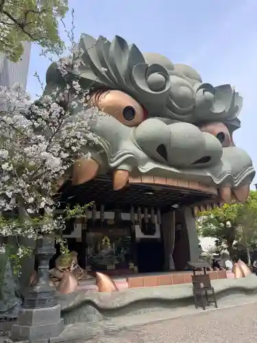 難波八阪神社の{uncategorized: "未分類", other: "その他", undefined: "問題あり", building: "その他建物", grave: "お墓", sacred_gate: "鳥居", guardian: "狛犬", statue: "像", buddha: "仏像", history: "歴史", nature: "自然", garden: "庭園", animal: "動物", pagoda: "塔", temizu: "手水舎", mountain_gate: "山門・神門", sanctuary: "本殿・本堂", subordinate: "末社・摂社", art: "芸術", scenery: "景色", jizo: "地蔵", ema: "絵馬", goshuin: "御朱印", omikuji: "おみくじ", items: "授与品その他", amulet: "お守り", goshuincho: "御朱印帳", eats: "食事", festival: "お祭り", votive_dance: "神楽", shichigosan: "七五三参", wedding: "結婚式", experience: "体験その他", initially: "初詣", around: "周辺", anti_infection: "感染症対策"}