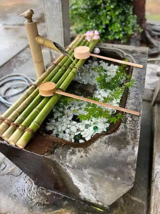 平出雷電神社の手水舎