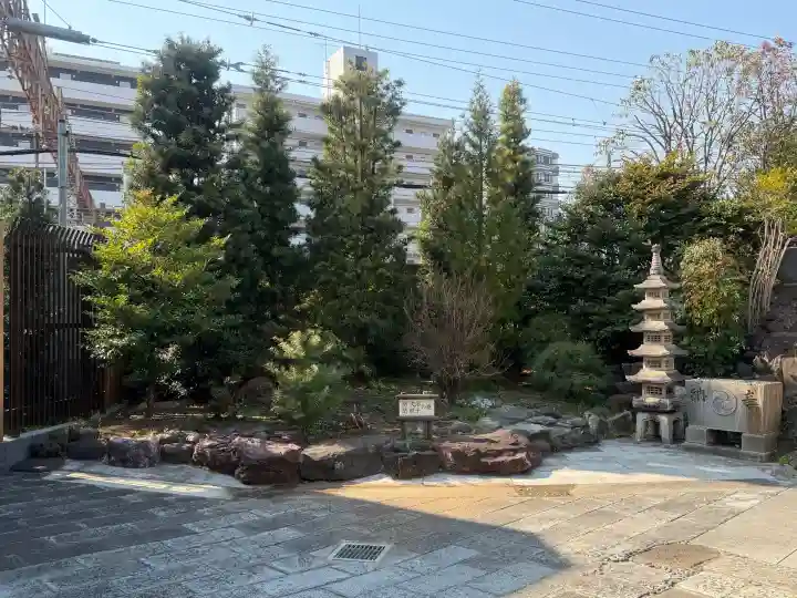 鶴見神社の{uncategorized: "未分類", other: "その他", undefined: "問題あり", building: "その他建物", grave: "お墓", sacred_gate: "鳥居", guardian: "狛犬", statue: "像", buddha: "仏像", history: "歴史", nature: "自然", garden: "庭園", animal: "動物", pagoda: "塔", temizu: "手水舎", mountain_gate: "山門・神門", sanctuary: "本殿・本堂", subordinate: "末社・摂社", art: "芸術", scenery: "景色", jizo: "地蔵", ema: "絵馬", goshuin: "御朱印", omikuji: "おみくじ", items: "授与品その他", amulet: "お守り", goshuincho: "御朱印帳", eats: "食事", festival: "お祭り", votive_dance: "神楽", shichigosan: "七五三参", wedding: "結婚式", experience: "体験その他", initially: "初詣", around: "周辺", anti_infection: "感染症対策"}