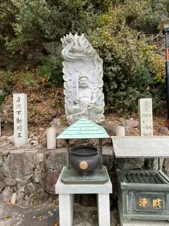 西ノ滝龍水寺(香川県)