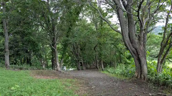 旭春日神社の庭園