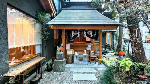 五十稲荷神社(栄寿稲荷神社)の本殿