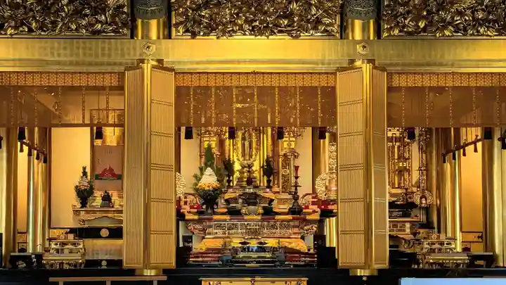 築地本願寺(本願寺築地別院)の像