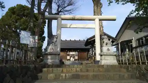 日々神社の鳥居