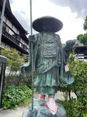 種間寺の像