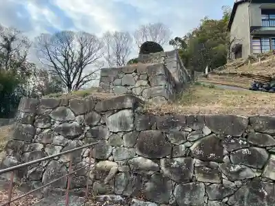 御嶽神社の{uncategorized: "未分類", other: "その他", undefined: "問題あり", building: "その他建物", grave: "お墓", sacred_gate: "鳥居", guardian: "狛犬", statue: "像", buddha: "仏像", history: "歴史", nature: "自然", garden: "庭園", animal: "動物", pagoda: "塔", temizu: "手水舎", mountain_gate: "山門・神門", sanctuary: "本殿・本堂", subordinate: "末社・摂社", art: "芸術", scenery: "景色", jizo: "地蔵", ema: "絵馬", goshuin: "御朱印", omikuji: "おみくじ", items: "授与品その他", amulet: "お守り", goshuincho: "御朱印帳", eats: "食事", festival: "お祭り", votive_dance: "神楽", shichigosan: "七五三参", wedding: "結婚式", experience: "体験その他", initially: "初詣", around: "周辺", anti_infection: "感染症対策"}