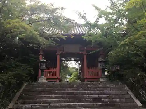 光明寺の山門