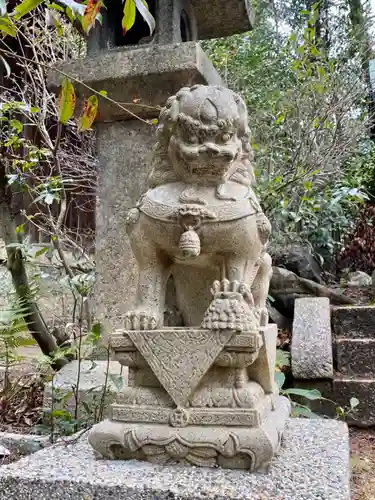 蝉丸神社の狛犬