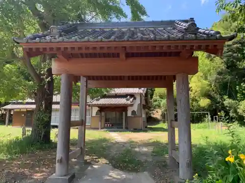 医山寺の山門