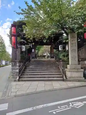 豊川稲荷東京別院の山門・神門