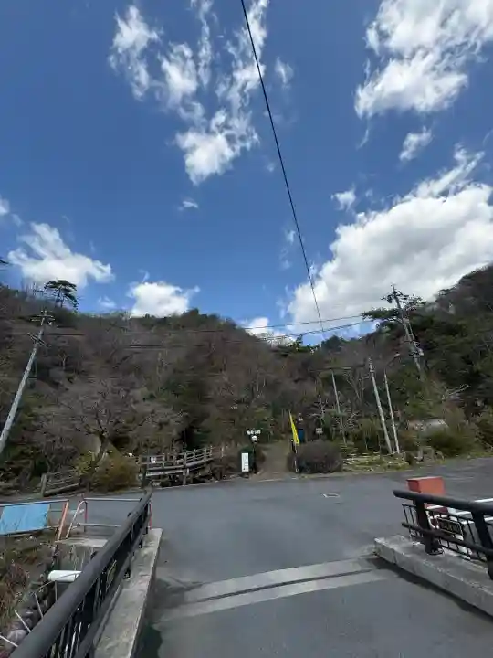 鬼岩の{uncategorized: "未分類", other: "その他", undefined: "問題あり", building: "その他建物", grave: "お墓", sacred_gate: "鳥居", guardian: "狛犬", statue: "像", buddha: "仏像", history: "歴史", nature: "自然", garden: "庭園", animal: "動物", pagoda: "塔", temizu: "手水舎", mountain_gate: "山門・神門", sanctuary: "本殿・本堂", subordinate: "末社・摂社", art: "芸術", scenery: "景色", jizo: "地蔵", ema: "絵馬", goshuin: "御朱印", omikuji: "おみくじ", items: "授与品その他", amulet: "お守り", goshuincho: "御朱印帳", eats: "食事", festival: "お祭り", votive_dance: "神楽", shichigosan: "七五三参", wedding: "結婚式", experience: "体験その他", initially: "初詣", around: "周辺", anti_infection: "感染症対策"}