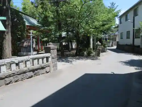 巨摩八幡宮の周辺