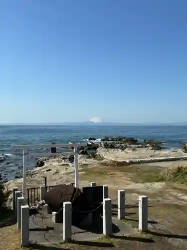 洲崎神社の{uncategorized: "未分類", other: "その他", undefined: "問題あり", building: "その他建物", grave: "お墓", sacred_gate: "鳥居", guardian: "狛犬", statue: "像", buddha: "仏像", history: "歴史", nature: "自然", garden: "庭園", animal: "動物", pagoda: "塔", temizu: "手水舎", mountain_gate: "山門・神門", sanctuary: "本殿・本堂", subordinate: "末社・摂社", art: "芸術", scenery: "景色", jizo: "地蔵", ema: "絵馬", goshuin: "御朱印", omikuji: "おみくじ", items: "授与品その他", amulet: "お守り", goshuincho: "御朱印帳", eats: "食事", festival: "お祭り", votive_dance: "神楽", shichigosan: "七五三参", wedding: "結婚式", experience: "体験その他", initially: "初詣", around: "周辺", anti_infection: "感染症対策"}