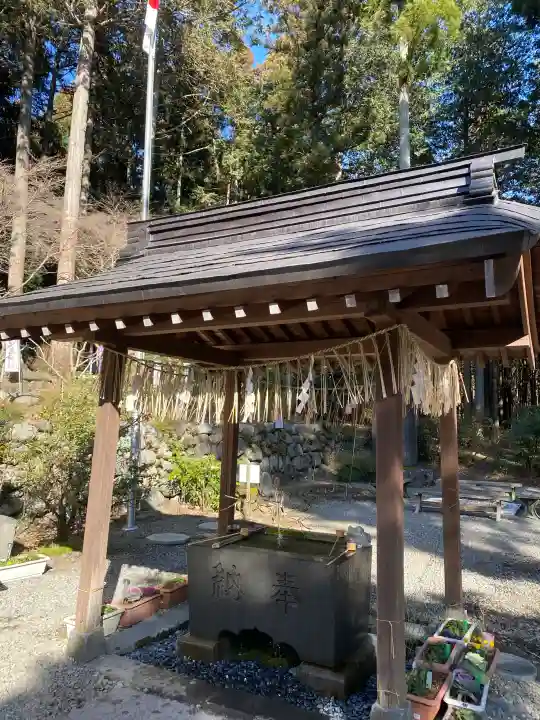 日光大室高龗神社の{uncategorized: "未分類", other: "その他", undefined: "問題あり", building: "その他建物", grave: "お墓", sacred_gate: "鳥居", guardian: "狛犬", statue: "像", buddha: "仏像", history: "歴史", nature: "自然", garden: "庭園", animal: "動物", pagoda: "塔", temizu: "手水舎", mountain_gate: "山門・神門", sanctuary: "本殿・本堂", subordinate: "末社・摂社", art: "芸術", scenery: "景色", jizo: "地蔵", ema: "絵馬", goshuin: "御朱印", omikuji: "おみくじ", items: "授与品その他", amulet: "お守り", goshuincho: "御朱印帳", eats: "食事", festival: "お祭り", votive_dance: "神楽", shichigosan: "七五三参", wedding: "結婚式", experience: "体験その他", initially: "初詣", around: "周辺", anti_infection: "感染症対策"}