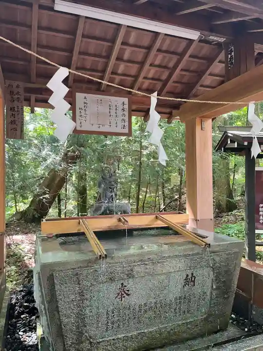 新屋山神社の{uncategorized: "未分類", other: "その他", undefined: "問題あり", building: "その他建物", grave: "お墓", sacred_gate: "鳥居", guardian: "狛犬", statue: "像", buddha: "仏像", history: "歴史", nature: "自然", garden: "庭園", animal: "動物", pagoda: "塔", temizu: "手水舎", mountain_gate: "山門・神門", sanctuary: "本殿・本堂", subordinate: "末社・摂社", art: "芸術", scenery: "景色", jizo: "地蔵", ema: "絵馬", goshuin: "御朱印", omikuji: "おみくじ", items: "授与品その他", amulet: "お守り", goshuincho: "御朱印帳", eats: "食事", festival: "お祭り", votive_dance: "神楽", shichigosan: "七五三参", wedding: "結婚式", experience: "体験その他", initially: "初詣", around: "周辺", anti_infection: "感染症対策"}