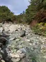 草津穴守稲荷神社の周辺