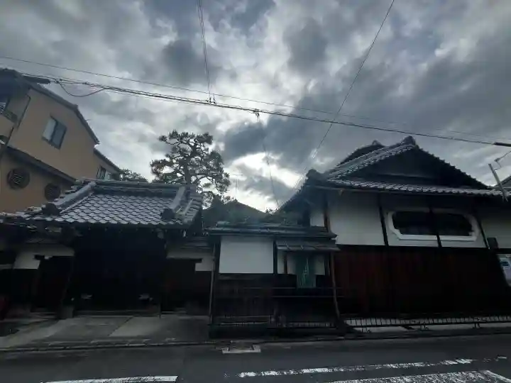 憶念寺の{uncategorized: "未分類", other: "その他", undefined: "問題あり", building: "その他建物", grave: "お墓", sacred_gate: "鳥居", guardian: "狛犬", statue: "像", buddha: "仏像", history: "歴史", nature: "自然", garden: "庭園", animal: "動物", pagoda: "塔", temizu: "手水舎", mountain_gate: "山門・神門", sanctuary: "本殿・本堂", subordinate: "末社・摂社", art: "芸術", scenery: "景色", jizo: "地蔵", ema: "絵馬", goshuin: "御朱印", omikuji: "おみくじ", items: "授与品その他", amulet: "お守り", goshuincho: "御朱印帳", eats: "食事", festival: "お祭り", votive_dance: "神楽", shichigosan: "七五三参", wedding: "結婚式", experience: "体験その他", initially: "初詣", around: "周辺", anti_infection: "感染症対策"}