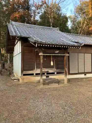 三毳神社（里宮）の{uncategorized: "未分類", other: "その他", undefined: "問題あり", building: "その他建物", grave: "お墓", sacred_gate: "鳥居", guardian: "狛犬", statue: "像", buddha: "仏像", history: "歴史", nature: "自然", garden: "庭園", animal: "動物", pagoda: "塔", temizu: "手水舎", mountain_gate: "山門・神門", sanctuary: "本殿・本堂", subordinate: "末社・摂社", art: "芸術", scenery: "景色", jizo: "地蔵", ema: "絵馬", goshuin: "御朱印", omikuji: "おみくじ", items: "授与品その他", amulet: "お守り", goshuincho: "御朱印帳", eats: "食事", festival: "お祭り", votive_dance: "神楽", shichigosan: "七五三参", wedding: "結婚式", experience: "体験その他", initially: "初詣", around: "周辺", anti_infection: "感染症対策"}
