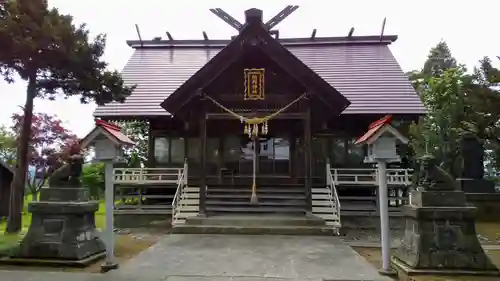 納内神社の本殿