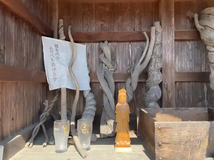 はね瀧道了尊の{uncategorized: "未分類", other: "その他", undefined: "問題あり", building: "その他建物", grave: "お墓", sacred_gate: "鳥居", guardian: "狛犬", statue: "像", buddha: "仏像", history: "歴史", nature: "自然", garden: "庭園", animal: "動物", pagoda: "塔", temizu: "手水舎", mountain_gate: "山門・神門", sanctuary: "本殿・本堂", subordinate: "末社・摂社", art: "芸術", scenery: "景色", jizo: "地蔵", ema: "絵馬", goshuin: "御朱印", omikuji: "おみくじ", items: "授与品その他", amulet: "お守り", goshuincho: "御朱印帳", eats: "食事", festival: "お祭り", votive_dance: "神楽", shichigosan: "七五三参", wedding: "結婚式", experience: "体験その他", initially: "初詣", around: "周辺", anti_infection: "感染症対策"}