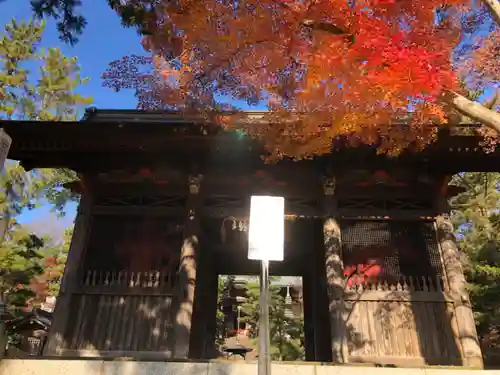 岩殿山安楽寺（吉見観音）の山門・神門
